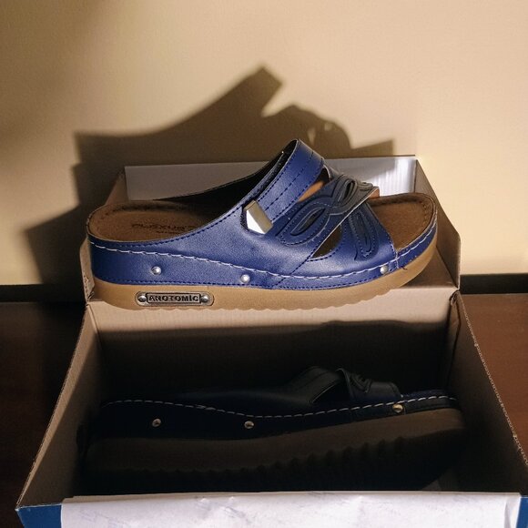 New with box. Cutout Slide Sandal (Women) Flexus by Spring Step - Picture 4 of 7